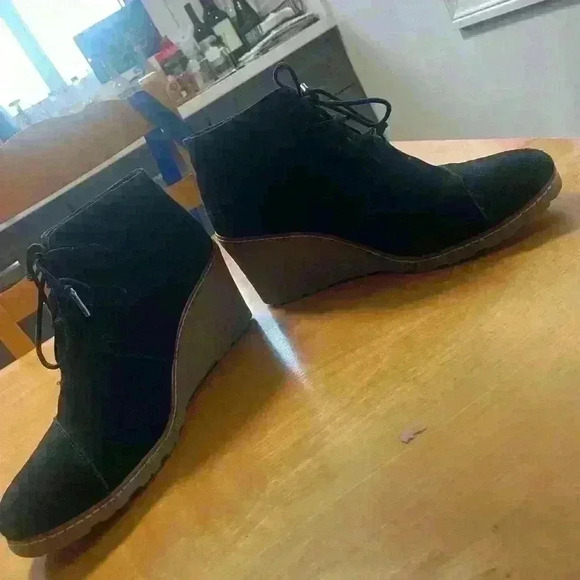 TOMS Suede Black Ankle Boots - Picture 3 of 7